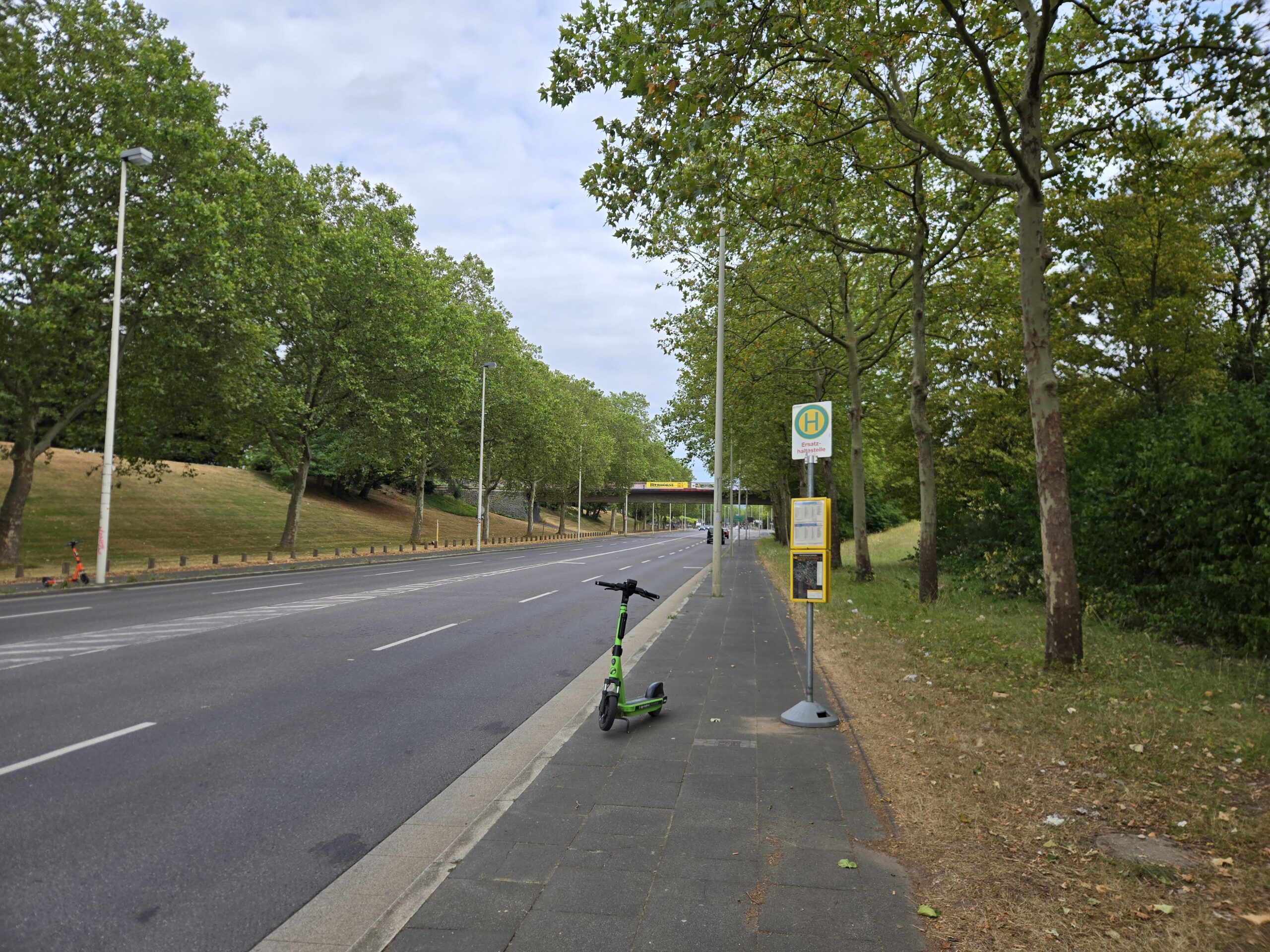 Get off the bus at Rhineaue Parkrestaurant. Due to construction, the bus stop has moved 50m (about 30 Smoots) Do not fear. Turn around 180 degrees.